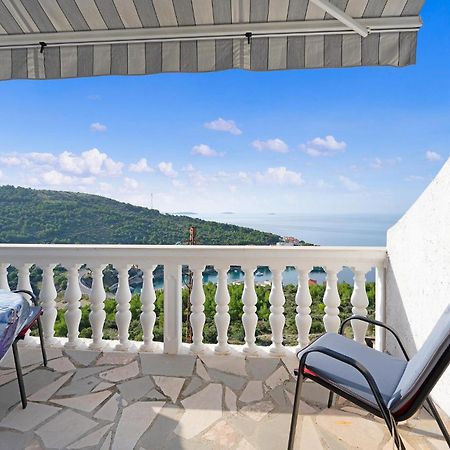 1 Bedroom Stunning Apartment In Primosten Exterior photo